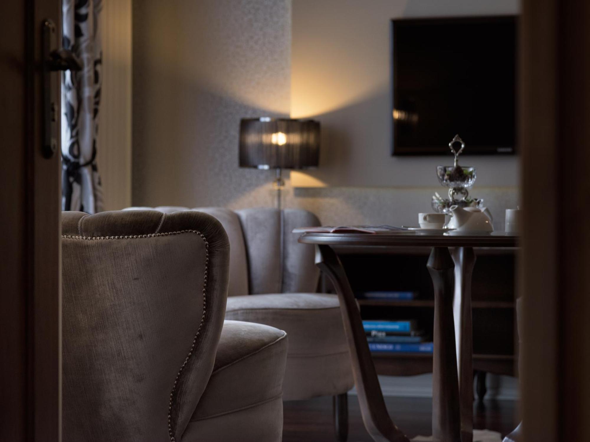 Rezydencja Luxury Hotel Bytom Piekary Śląskie Oda fotoğraf