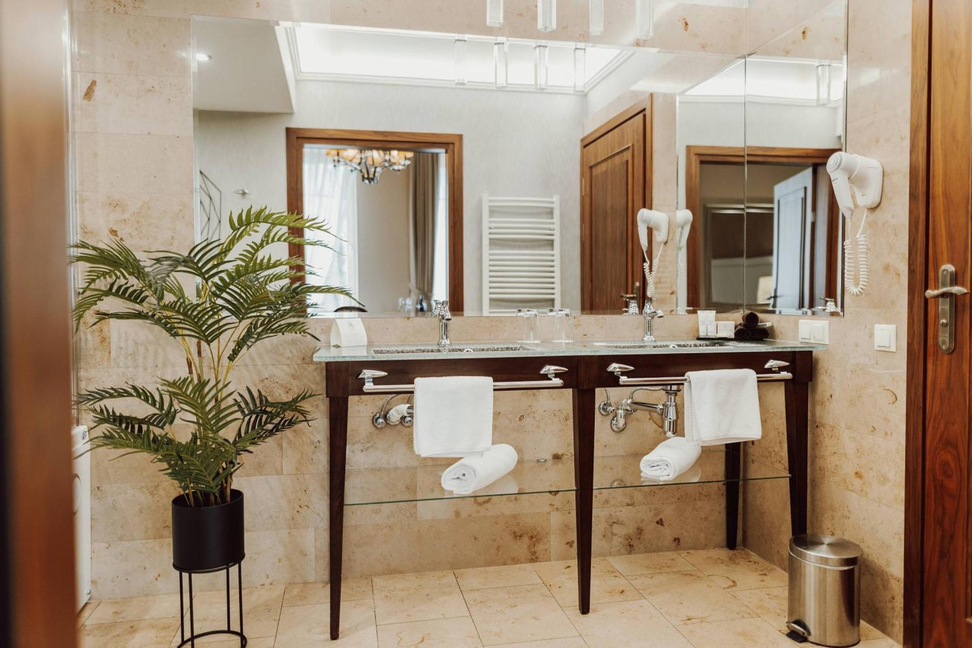 Rezydencja Luxury Hotel Bytom Piekary Śląskie Dış mekan fotoğraf